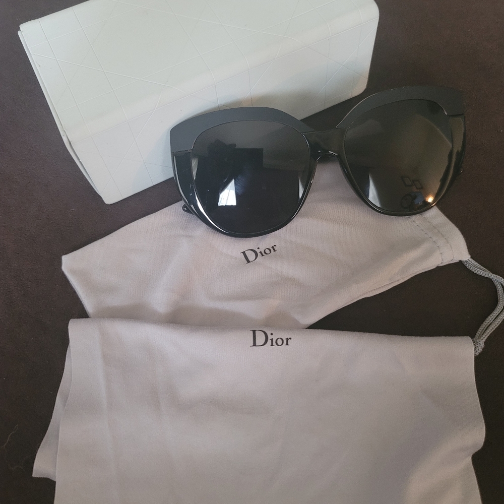Dior sunglasses *cosmetic flaw*